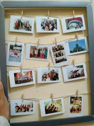 Kamu bisa menempelkan ikat pinggang atau tali tas yang sudah tidak terpakai ke sekeliling lingkaran tersebut. Tips Memajang Foto Untuk Dekorasi Dinding Yang Menarik