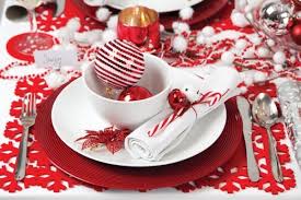Red and green are traditional colors for christmas, the colors of fir trees and holly berries. Festive Christmas Home Decorating Ideas From The Previous Year