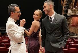 Ester expósito est une actrice et mannequin espagnole, née le à madrid en espagne. Ester Exposito Y Alejandro Speitzer Confirman Su Relacion