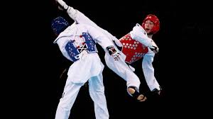 Image result for TAEKWONDO TAE; Ayak, KWON; El anlamÄ±na gelmektedir. DO ise, ahlak ve fazilete ulaÅŸmak iÃ§in takip edilmesi gereken dÃ¼ÅŸÃ¼nce ve davranÄ±ÅŸ biÃ§imidir. Taekwondo kelime anlamÄ±yla el ve ayaklarla uygulanan savunma ve vuruÅŸ tekniklerinden oluÅŸan, sporcuda ahlaki deÄŸerlerin yÃ¼celtilmesine katkÄ±da bulunan bir spor dalÄ±dÄ±r.