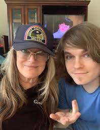 Cindy Brady...my tv hero! I love her pigtails and her lisp. “She sells  seashells by the seashore.” Cindy is the baby girl with two older sisters,  just like me. She likes to