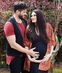 Tolgahan sayışman dizileri, videoları ve fotoğraf galerilerinin yer aldığı atv.com.tr sayfası. Almeda Abazi And Tolgahan Sayisman Become Parents For The First Time