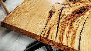 Je voudrais une protection anti rayure (nous avons un enfant de deux ans) et je. Vernir Une Table En Bois