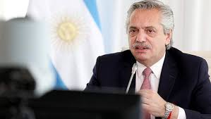 Luego de anunciar las restricciones impuestas para el área metropolitana de buenos aires, el presidente la nación, alberto fernández, anunció este jueves que otorgará una ayuda de 15 mil pesos a quienes sean beneficiarios de la asignación universal por hijo. Xo2r43rklf8mgm