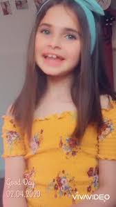 شاهد فتاة تشارك في حملة "خليك بالبيت"...