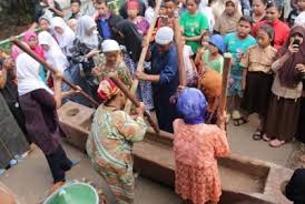 Pedaran tradisi ritual kampung cireundeu basa sunda. Good Shot Good Chances Adat Dan Tradisi Budaya Sunda