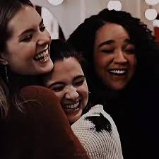 A Amizade em The Bold Type: Kat e suas Companheiras