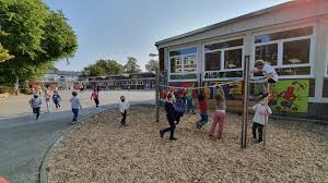 Zweite gesamtschule wird sechszügig die derzeit leerstehende hardenbergschule muss innerhalb von drei jahren saniert und ausgebaut werden, damit in der künftig sechszügigen gesamtschule neviges die klassen sieben bis 13 unterrichtet werden können. Regenbogenschule Velbert Neviges