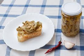 So tasty, in fact, you won't want to wait until winter to enjoy them, whether as antipasto on their own or as a topping for bruschetta, as part of a rice salad or as a side for roasted or grilled meats. La Ricetta Delle Melanzane Sott Olio A Cui E Impossibile Dire No Ioviaggio
