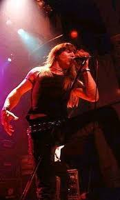 Adrián eduardo barilari (born november 11, 1959) is an argentine singer best known as the vocalist of the heavy metal and hard rock band rata blanca. El Fotolog De La Musica