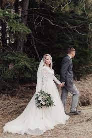 Haizer Jensen Idaho Falls Temple And Pine Tree Formals Woods Wedding Photos Cowboy Wedding Attire Modest Wedding Dresses