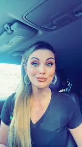 Melissa Melanson's Instagram, Twitter & Facebook