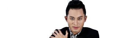 Songs he performed in the contest, most of which are contemporary folk songs written by lê minh sơn, were included in his first studio album called chạy trốn (2004). Tung DÆ°Æ¡ng Album Má»›i Nghe Nhiá»u Nháº¥t Tung DÆ°Æ¡ng