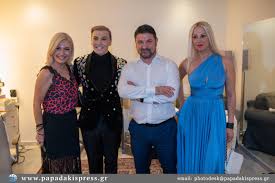 Lifestyle, videos and celebrity news! Nikos Xardalias Me Th Gynaika Toy Sthn Parastash Toy Zaxaratoy