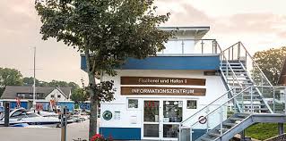 Geben sie jetzt ihre bewertung für haus des kurgastes uferrestaurant in stein bei laboe ab. Haus Des Kurgastes Auf Der Niendorfer Promenade An Der Ostsee