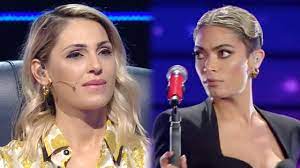 La cantante ha parlato del suo passato, della sua storia con gigi d'alessio, ma anche di come vede. Sanremo 2021 Vallette Elodie E Anna Tatangelo Verso L Ariston