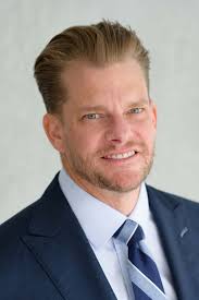 Robert Steinmetz's Instagram, Twitter & Facebook