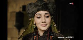 Büyük selçuklu dizisinde dönem kıyafetleriyle görmeye alışık olduğumuz sevda erginci'nin bu pozu hayranları tarafından beğeni yağmuruna tutuldu. Episode 1 9 2020