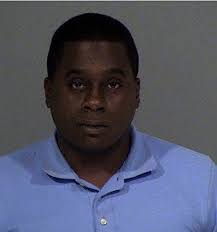 Arizona reporter Jonathan Lowe arrested for pooping