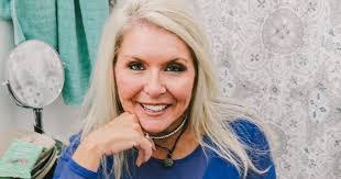 Elaine Mcnally's Instagram, Twitter & Facebook