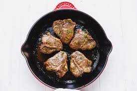 Make a good use of your cast iron with this easy lamb chops recipe! Lamb Loin Chops In The Oven Cooking Lsl
