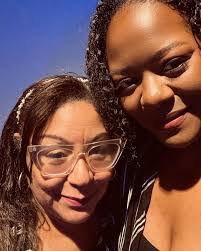 Miriam Glover's Instagram, Twitter & Facebook