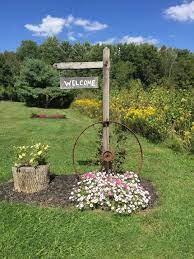 Garden yard ideas garden crafts diy garden decor vintage garden decor garden junk easy garden garden whimsy country. 31 Country Yard Project Ideas That Your Garden Needs With Images Garden Yard Ideas Backyard Garden Landscape Small Front Yard Landscaping