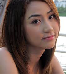 Dung mạo thay đổi theo thời gian của Ngân Khánh