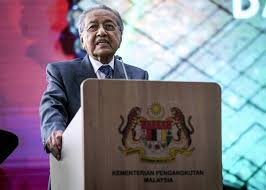 Pengangkutan di malaysia mula dimajukan semasa pemerintahan penjajahan british, dan rangkaian pengangkutan negara ini kini luas dan maju. Sistem Pengangkutan Mampan Pacu Pertumbuhan Negara Dr Mahathir