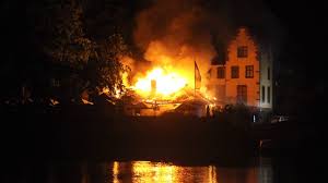 Die straße trägt ihren namen seit 1973. Cafe An Der Muggelspree In Kopenick Geht In Flammen Auf B Z Berlin