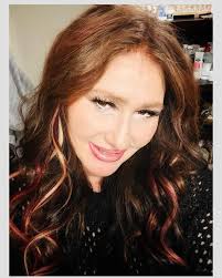 Feeling the Holiday vibes ...house is decorated & Tree is up !  #happyholodays #itschristmastime #magicalfeeling #santaiscoming