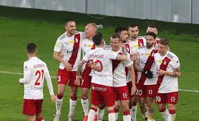 It is best known for its men's professional football team, which competes in ii liga. Lks Gornik 3 1 Lks Zapewnil Sobie Miejsce W Barazach O Ekstraklase Zdjecia Dziennik Lodzki