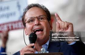 24 Civic Center For Lipton Photos & High Res Pictures