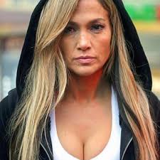 الست دي 👆🏼 امس كملت ٥٢ سنة ! ⠀ ⠀ لما حطيت في الستوري صورتها بمناسبة ٥٢  سنة اغلبكم صوت ب "مستحيل" و جاتني رسايل كثير تقول : " انا اللي ٥٢ "