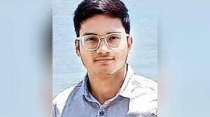 Ahmedabad youth cracks CAT: Tailor's son climbs 'Mount English'; bags MBA  seat at IIT-J