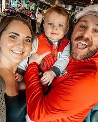 Gina Phipps's Instagram, Twitter & Facebook