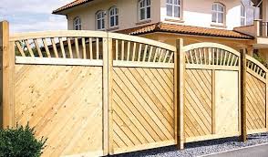 Der Premium Zaun Ulm Ist Aus Der Robusten Fichte Hergestellt Der Sichtschutz Wurde Kesseldruckimpragniert Und Erha Sichtschutzzaun Sichtschutz Schaukel Garten