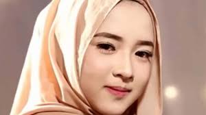 Gadis imut ini sering muncul di berbagai sosial media facebook instagram dan juga youtube. Ini Biodata Nissa Sabyan Gadis Belia Pelantun Salawat Ditonton Ratusan Juta Viewer Halaman All Tribun Jateng