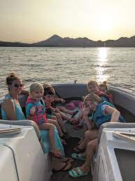 Website crafted by lake life boat rental | trimmed in 2019. Rent 26 Fourwinns Powerboat In Canyon Lake Arizona Seats 11 Getmyboat