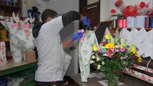 Modern bouquets & unique plants designed to impress. Mother S Day Flowers Delivery Chicago Florists Prepare For Rush With New Safety Measures Abc7 Chicago