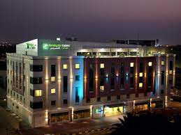 Thanks to our shuttle bus that will drive you to places like la mer beach. Holiday Inn Express Dubai Safa Park Dubai 2020 Neue Angebote 27 Hd Fotos Bewertungen