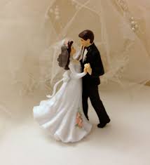 Pin By Ashley Mendoza On Wedding Cake Topper Wedding Romantic Wedding Cakes Vintage Vintage Wedding Cake Topper