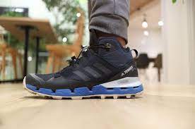 これ1足でキャンプから街もイケる アディダス テレックス を今のうちに知っておこう camp hack キャンプハック アウトドアファッション メンズ メンズ コーデ 靴 メンズ