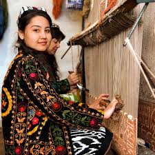Coming from a 'culture' in which women are usually covered from head to toe and contact between the sexes is severely restricted; Na Navsteve V Uzbekistanu