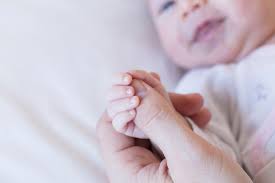 Jangan lupa bagikan info ini jika menurut anda bermanfaat agar lebih banyak orang tua lain yang. Ini Cara Mengasuh Bayi Baru Lahir Yang Harus Anda Ketahui Rumah Sakit Emc