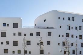 Elle est très facile à traiter et est perméable à la vapeur, ce qui est particulièrement important pour le béton et le plâtre à l' extérieur. Peintures Exterieures Pour Facades En Beton Unikalo