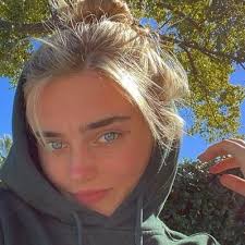 Juliette Larsen's Instagram, Twitter & Facebook