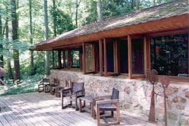 Broad Margin Frank Lloyd Wright House In Greenville Sc Frank Lloyd Wright Buildings Frank Lloyd Wright Stained Glass Architecture