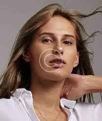 Lora Davidson's Instagram, Twitter & Facebook