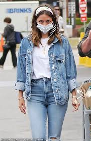 Having made her tour debut in 2007, she peaked at no. Ana De Armas 12 000 Necklace Channels Strength And Growth Readsector